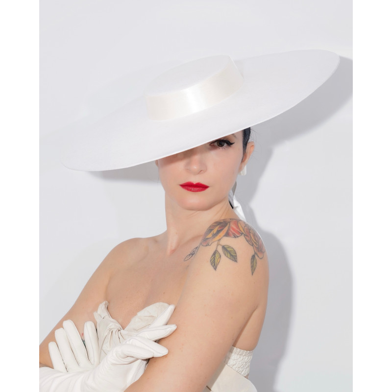 TROCADERO Oversized Hat Ivory